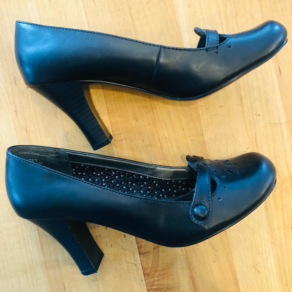 Shoes - Picture 2 of 3